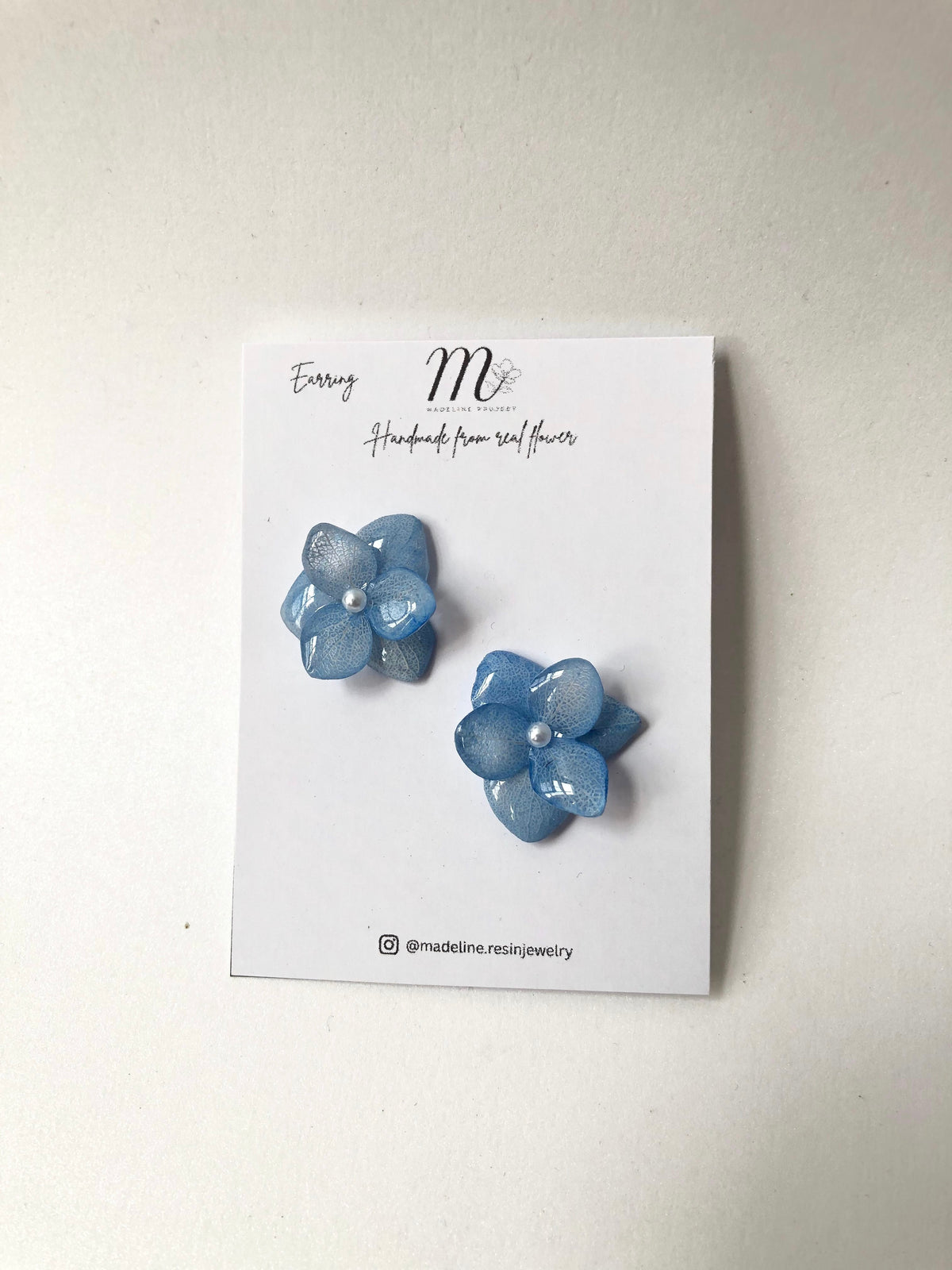 Hydrangea Plump Stud / Clip Earrings