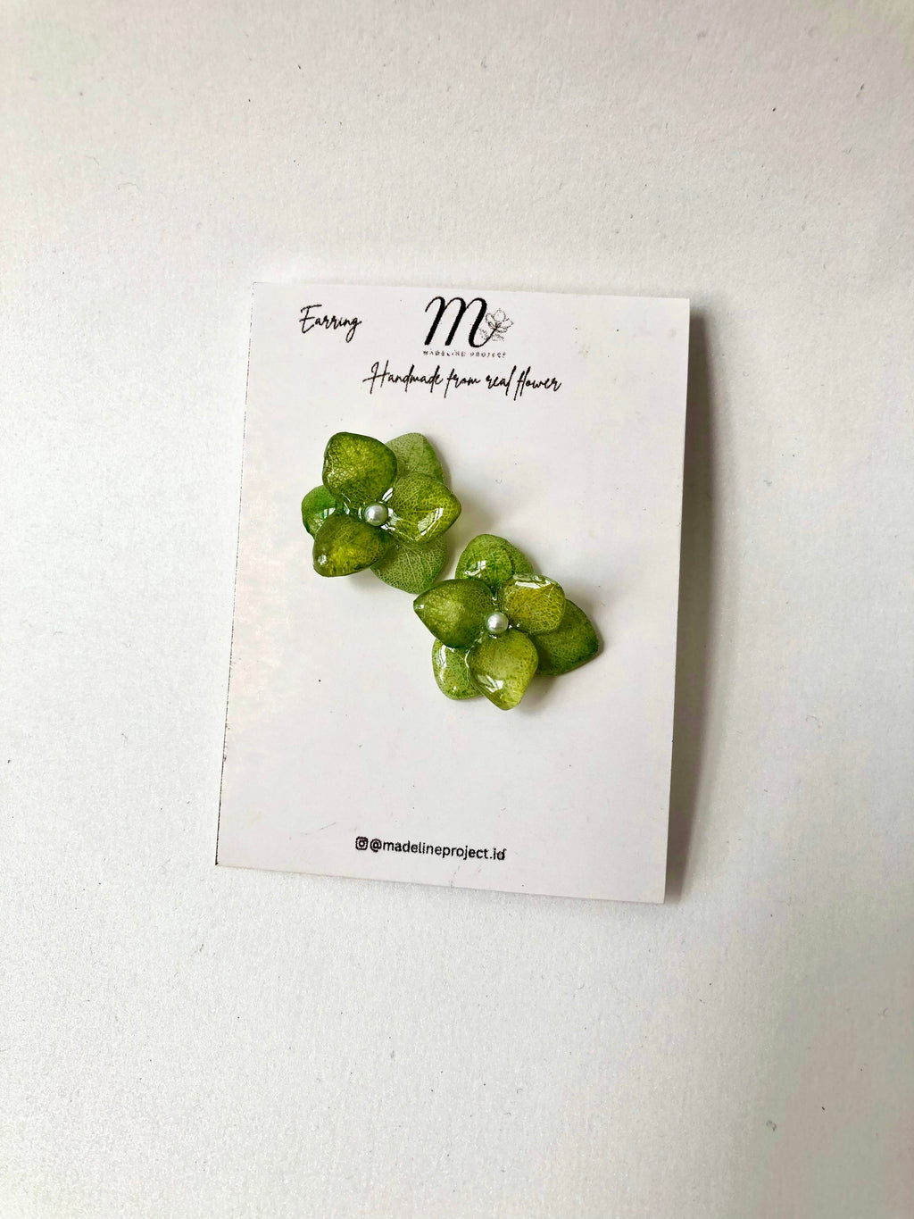 Hydrangea Plump Stud / Clip Earrings