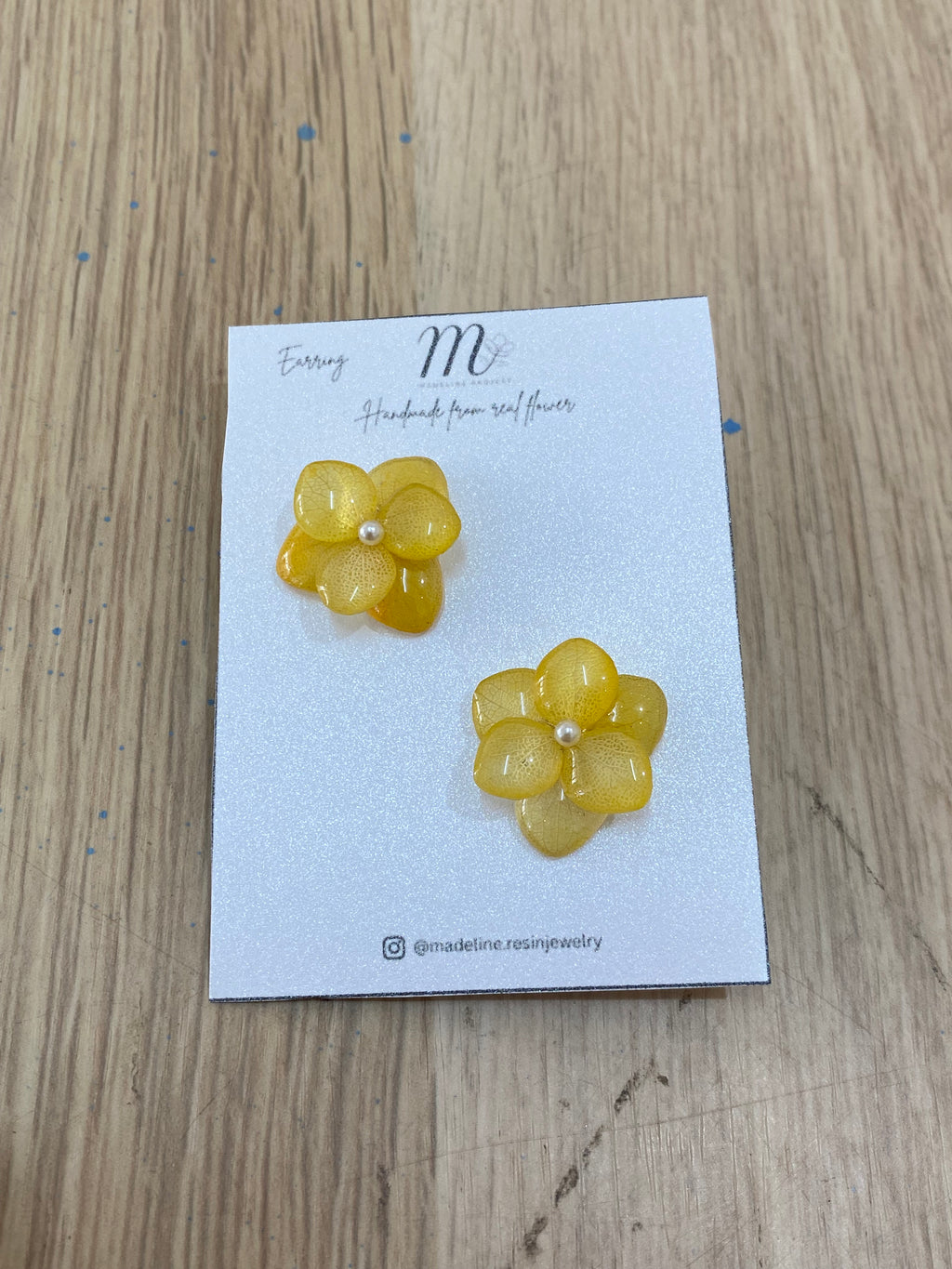 Hydrangea Plump Stud / Clip Earrings